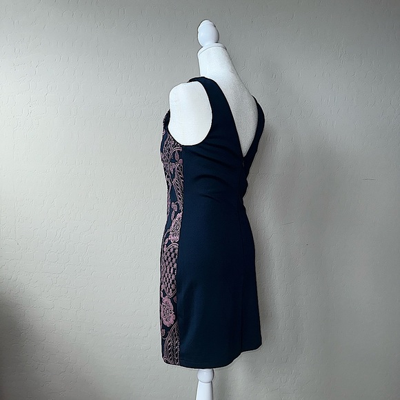 Do & Be Print Body-con Sheath Dress - Picture 6 of 9